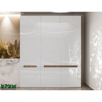 Трикрилен гардероб Luxory - бяло гладко, орех адмирал, МДФ бяло гланц